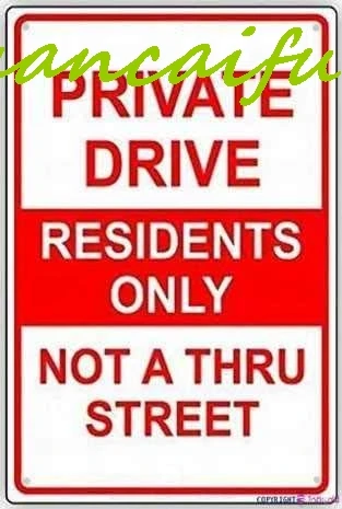 Уличный знак предупреждающая табличка частный драйв жители только не сквозь