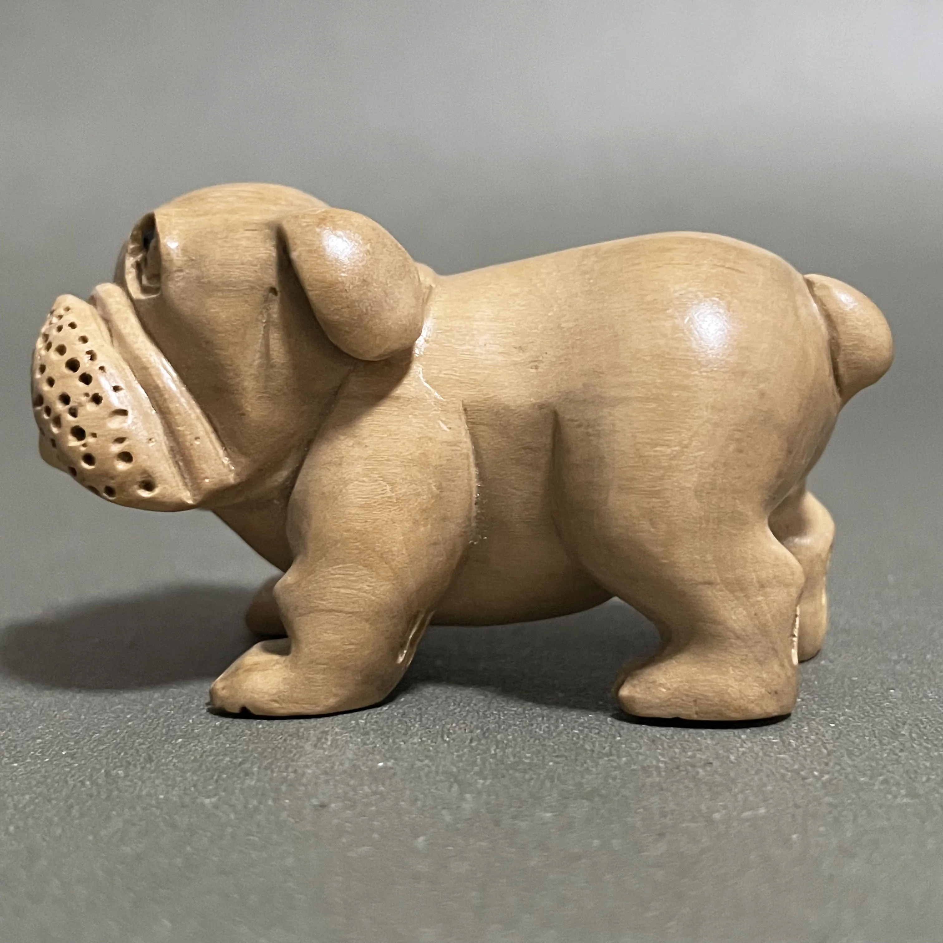 

2-Дюймовая японская скульптура из бокса ручной работы Netsuke, миниатюрная симпатичная собака бульдога-# ZY025