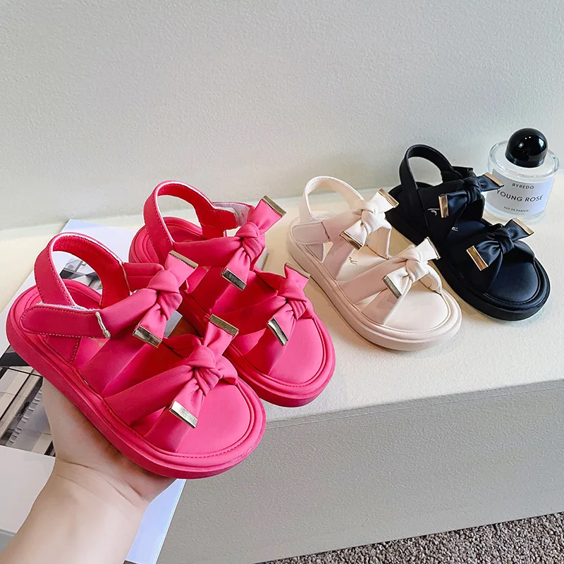 

Летние сандалии для девочек, новинка 2023, повседневная спортивная обувь в Корейском стиле принцессы, детские пляжные тапочки на мягкой подошве с бантиком и липучкой