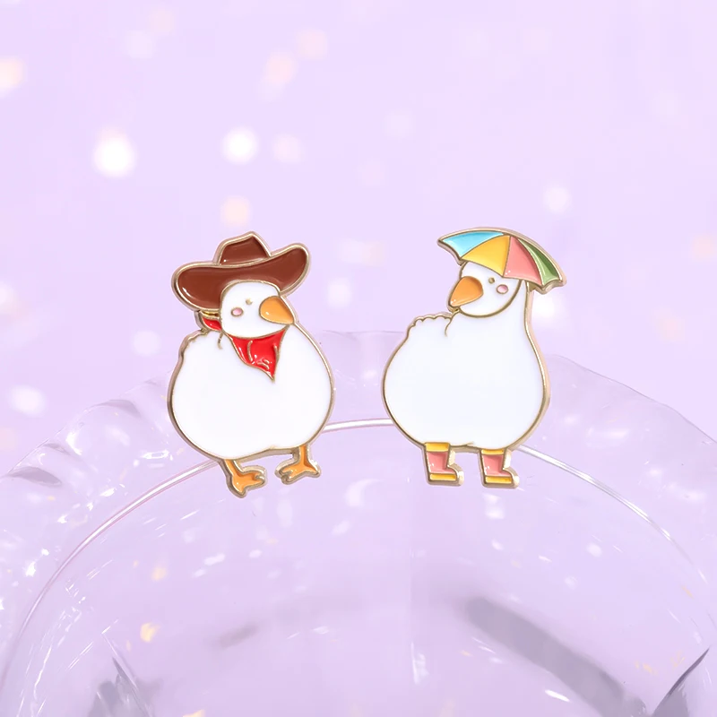 Эмалированная брошь в виде животных