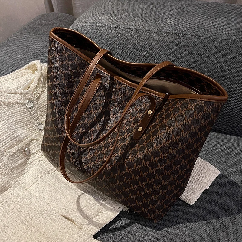 

designer bag High-quality large-capacity bag niche wild commuter bag new trendy texture portable tote bag large bag