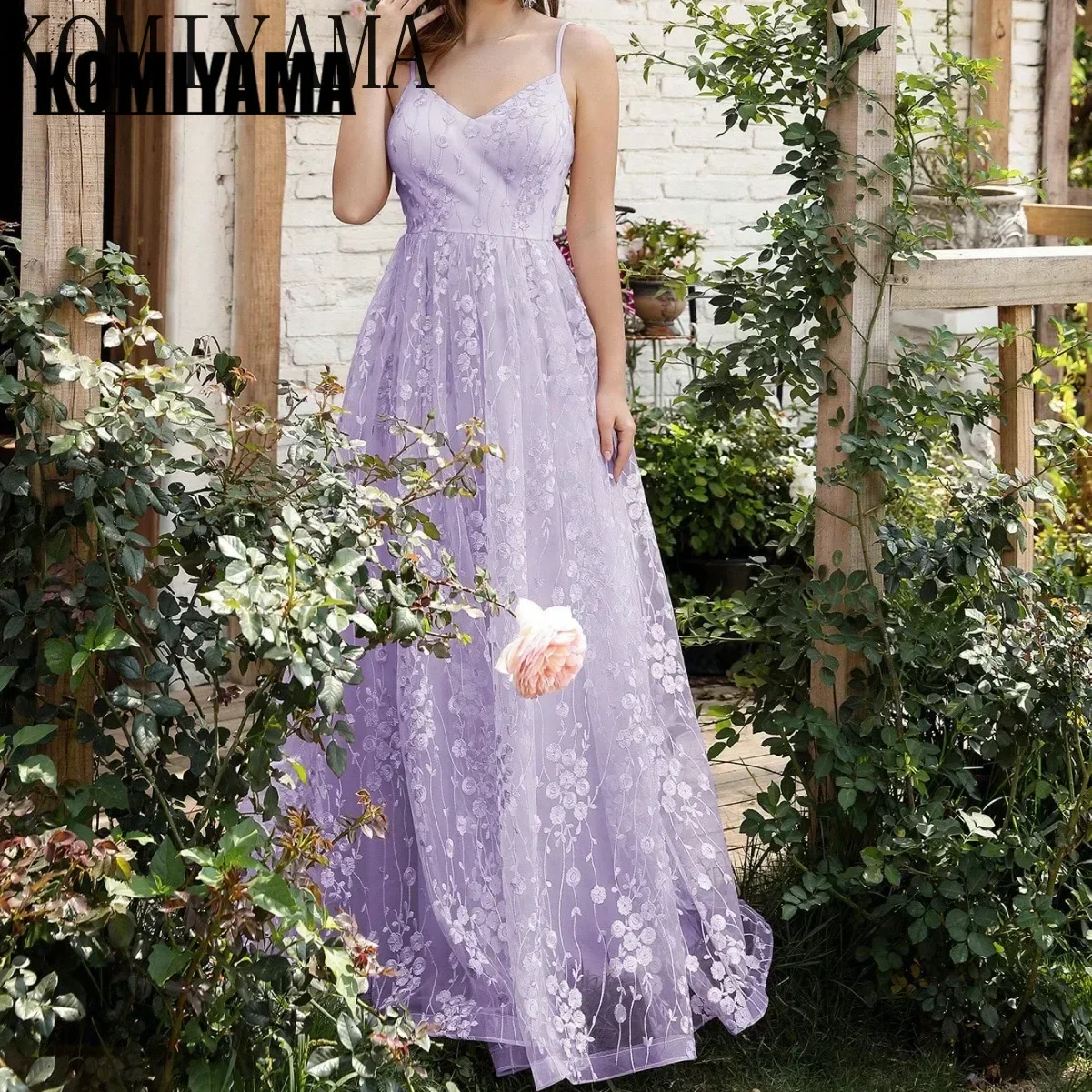 Вечернее платье на подтяжках с v-образным вырезом по индивидуальному заказу