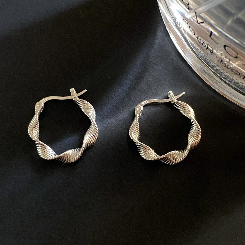 

Vintage Punk Silver Color Mobius Earrings For Women Girl Creative Twist Winding Geometric Handmade Party Jewelry Gifts