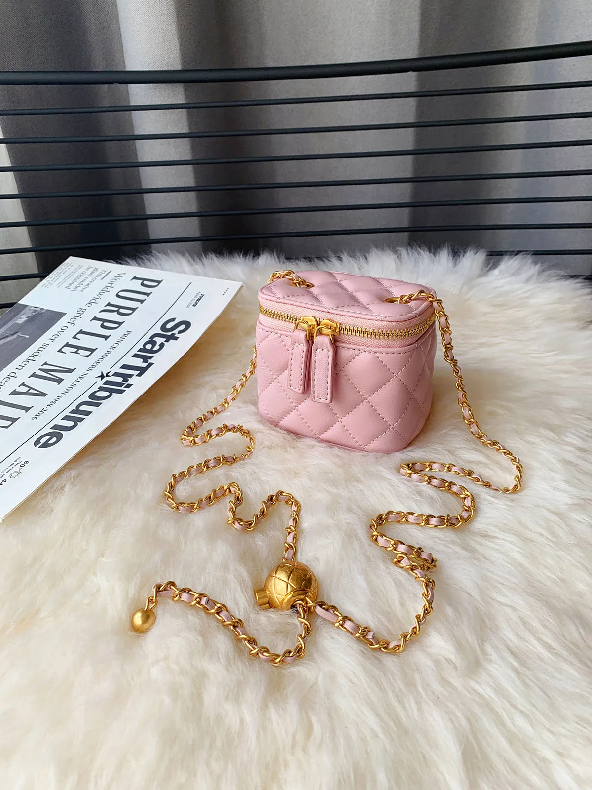 

2022 Fashion New Women's Handbag Small Golden Ball Chain Single Shoulder Bag Black Rhombic Lattice Diagonal Bag