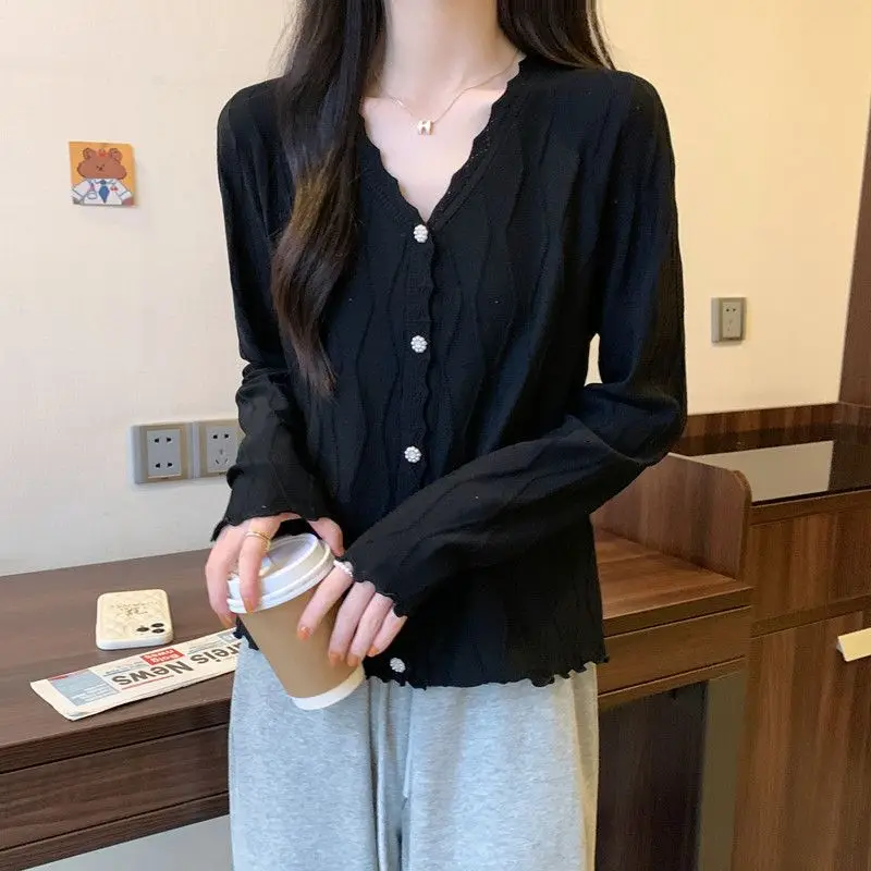 Женский трикотажный кардиган с V-образным вырезом и длинным рукавом