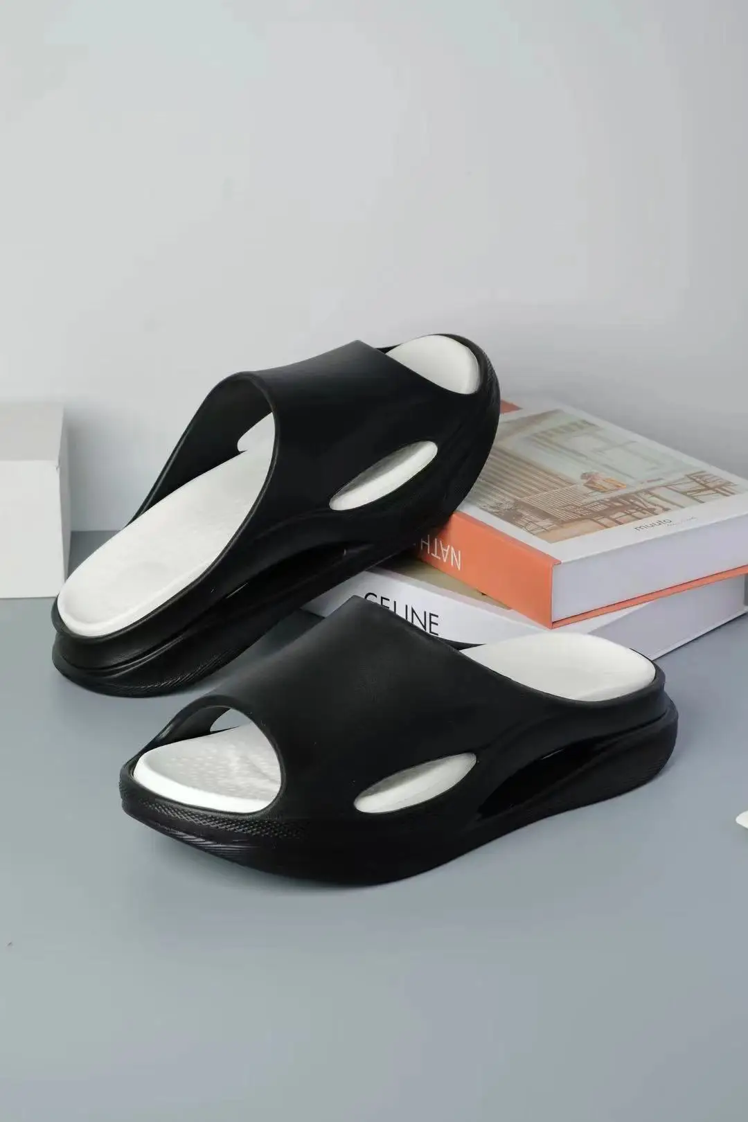 Удобная модель дышащая с защитой от запаха нескользящая прочная и модная обувь в