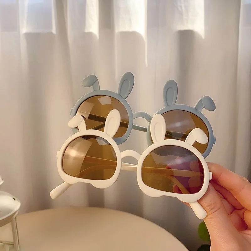 

Детские Мультяшные милые Солнцезащитные очки с кроличьими ушками 2023 детские солнцезащитные очки для мальчиков с кроличьими ушками защита UV400 детские очки с оправой в виде кролика
