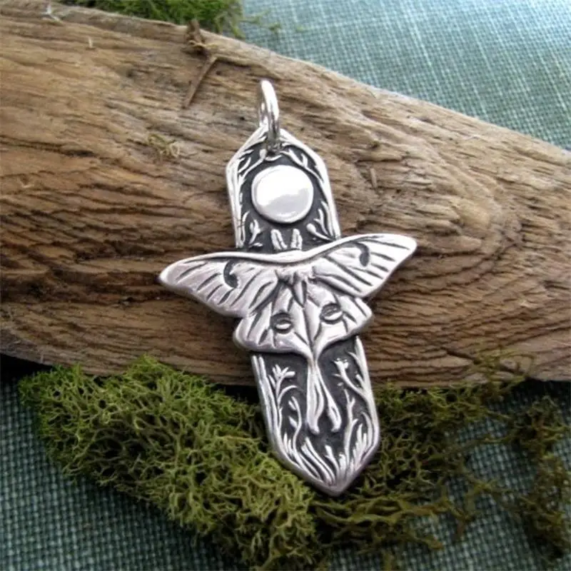 

Vintage Moon Phase Luna Moth Necklaces for Women Female Wedding Party Fashion Jewelry Moth Pendant Necklace Gifts for her