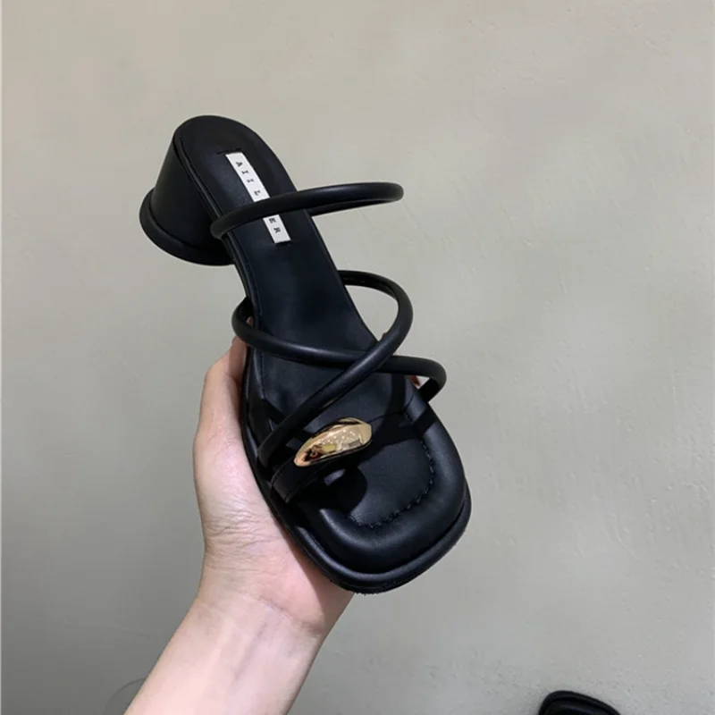 

Woman Toe Over Wearing Slippers 2023 Summer New Fashion Versatile Retro Thick Heel Cross Strap Beach Sandal Slippers for Women