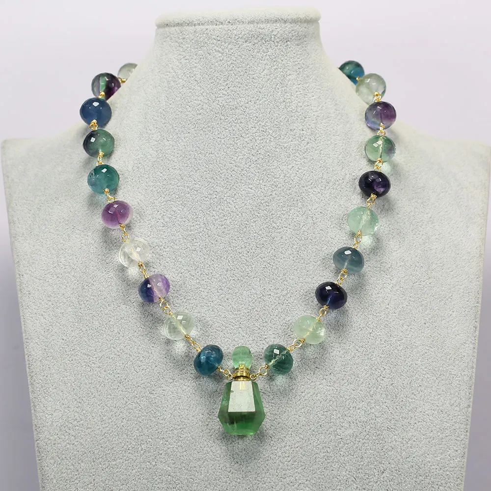 Комплект из колье и серёг с натуральными камнями