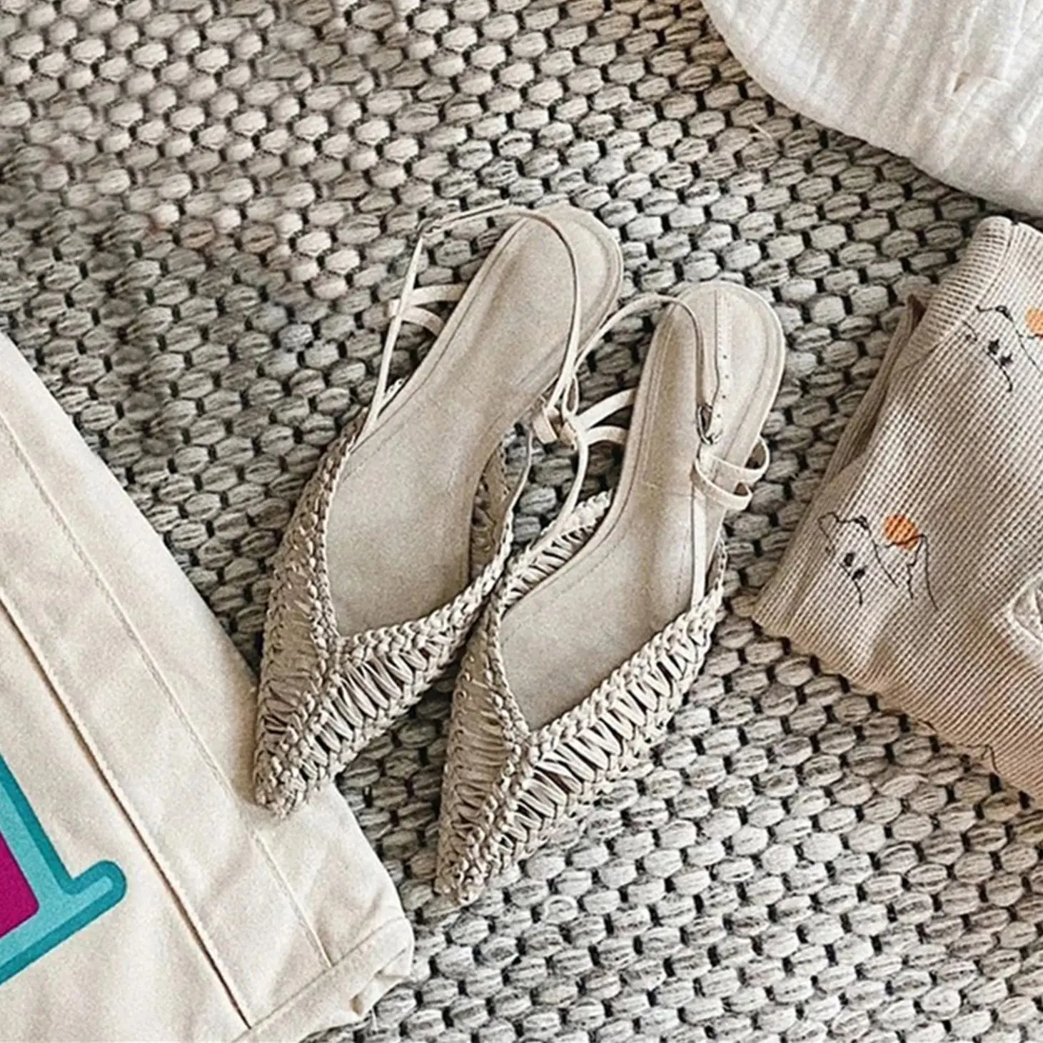 Tkana sieć rybacka szpiczasty nosek rzymskie sandały sztuczna skóra letnie Hollow jeden pasek płaskie buty dla kobiet kapcie