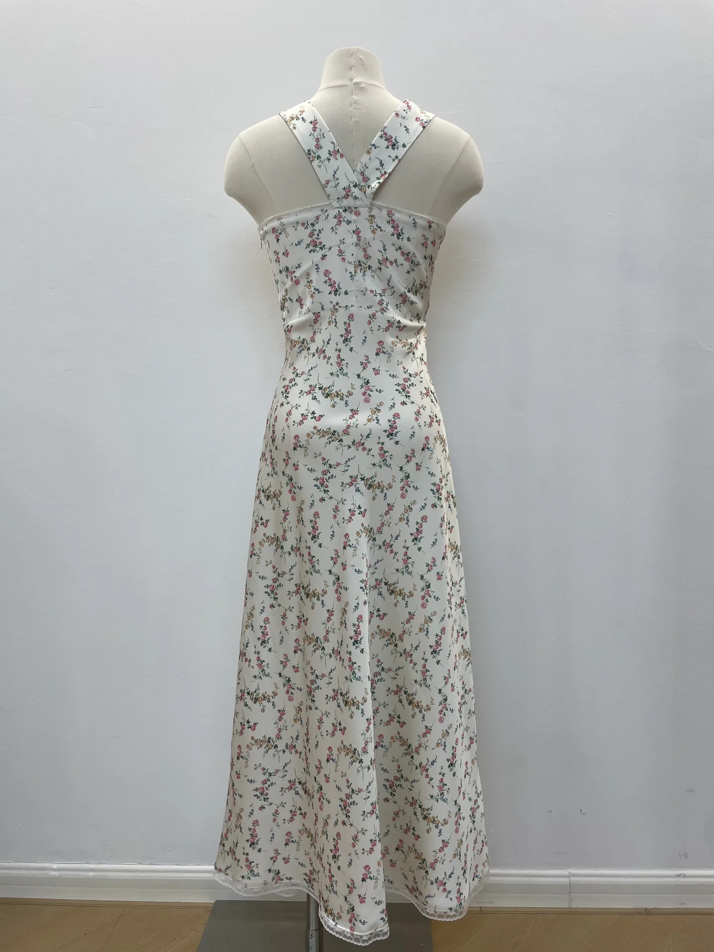 

Spring and summer new holiday style floral dress