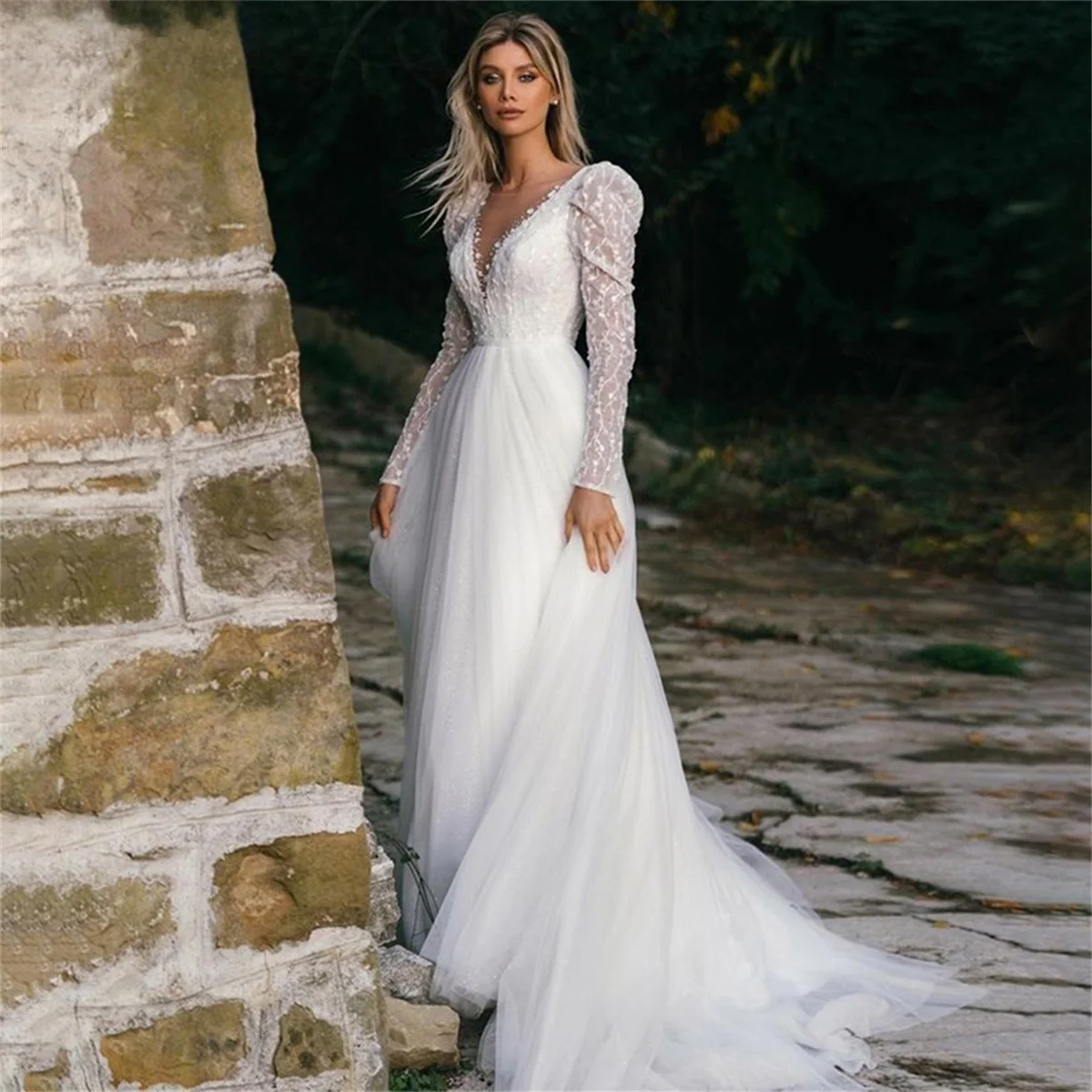 Купи Sexy Long Sleeve Illusion Back Tulle Beach Wedding Dress Lace Appliques V-Neck A-Line Bridal Gown свадебное платье 2022 Vestido за 9,070 рублей в магазине AliExpress