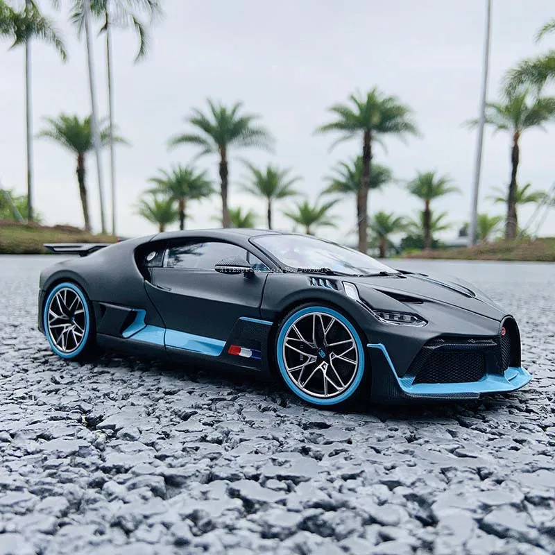 

Модель автомобиля Bugatti Chiron divo Bburago 1:18, модель автомобиля из сплава, литой под давлением, статическая модель автомобиля, коллекционная игрушка, подарки, винтажные модели