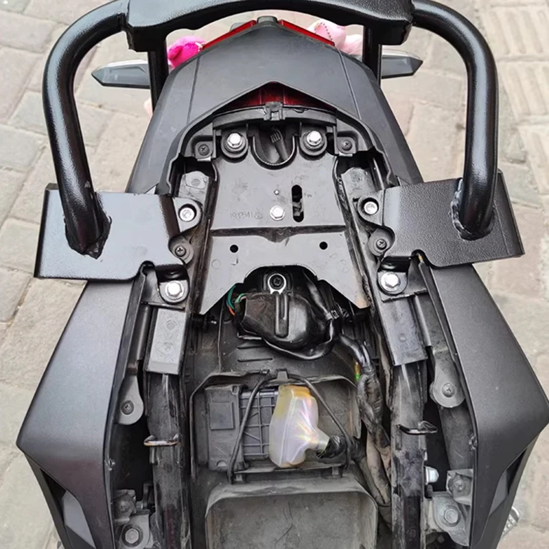 Фото Багажник для мотоцикла Sundiro Wuyang Honda CB190R CBR190 CB190X SDH190 WH175 Euro-III-IV, черный, задний кронштейн №1