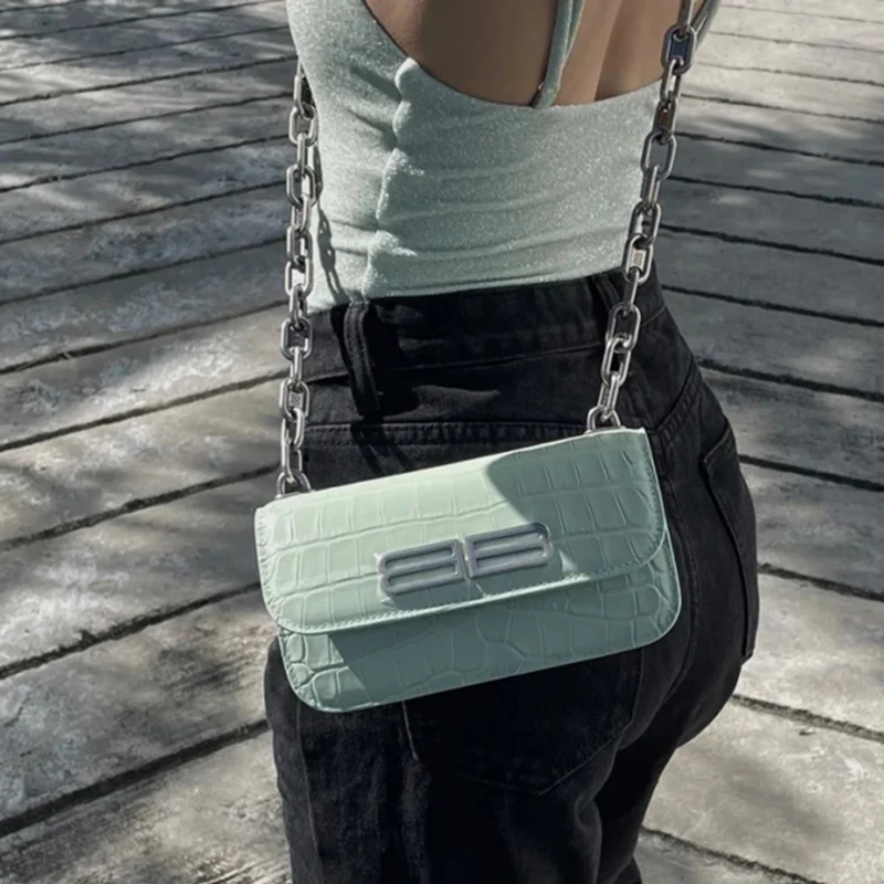 

2022 New Fashion Crocodile-print Messenger Bag Women Retro Bolsas Lock Metal Letter Chain All-match Quality Shoulder Bags Lady
