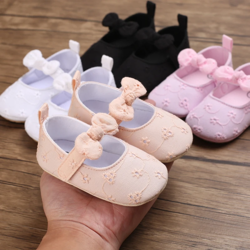Детская обувь принцессы с цветочной вышивкой милая на плоской подошве бантом