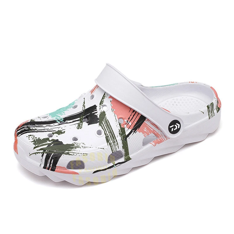 

New Fishing Sandals Hole Shoes Couple Home Slippers Summer Hollow Outdoor Buckle Men's Women Beach Waterproof Fishing Shoes