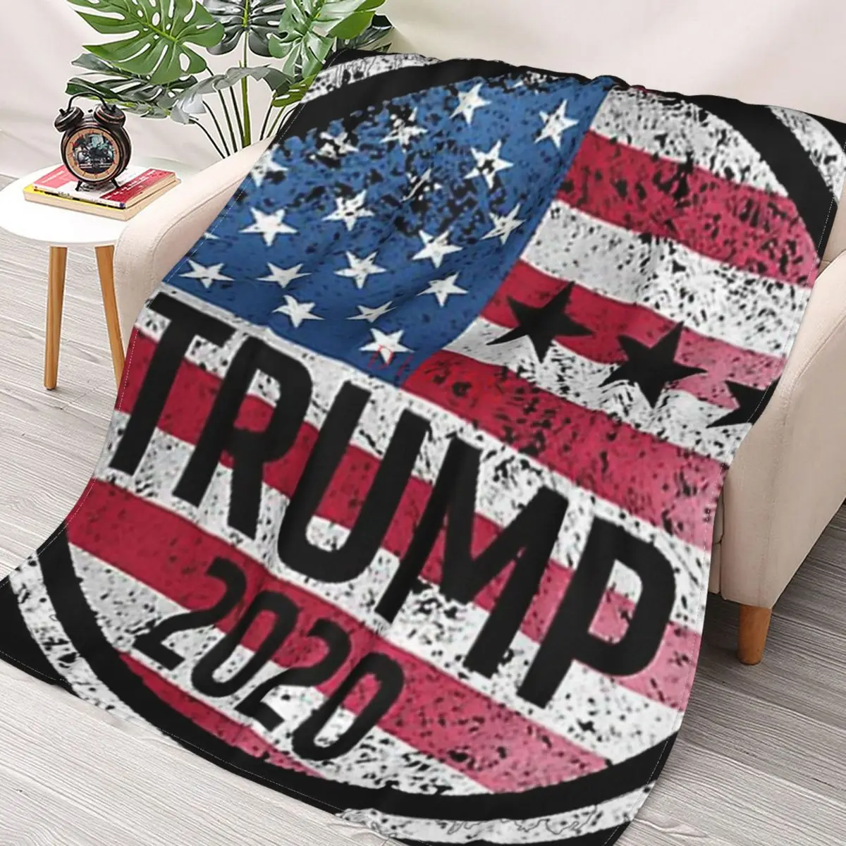 

Trump 2020 Circle 3D Printed Flannel Throw Blanket