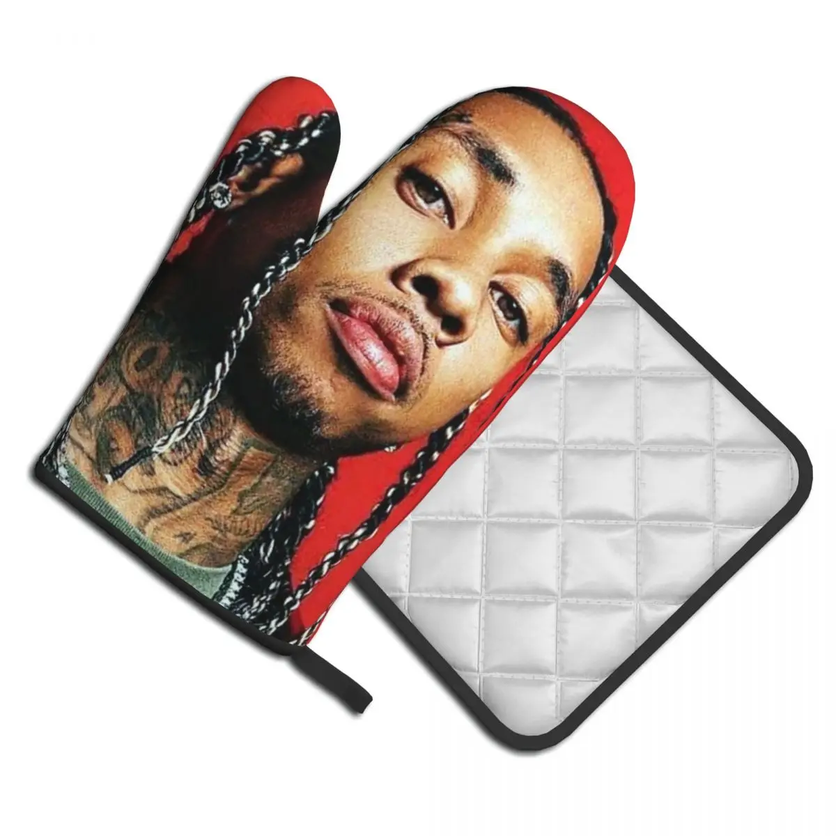 Tyga In Red Rap Hip Pop 2pcs Mitt Hot Pad funny singer Barbecue Heat Resistant Kitchen Gloves Microwave Oven Oven Mitts Set