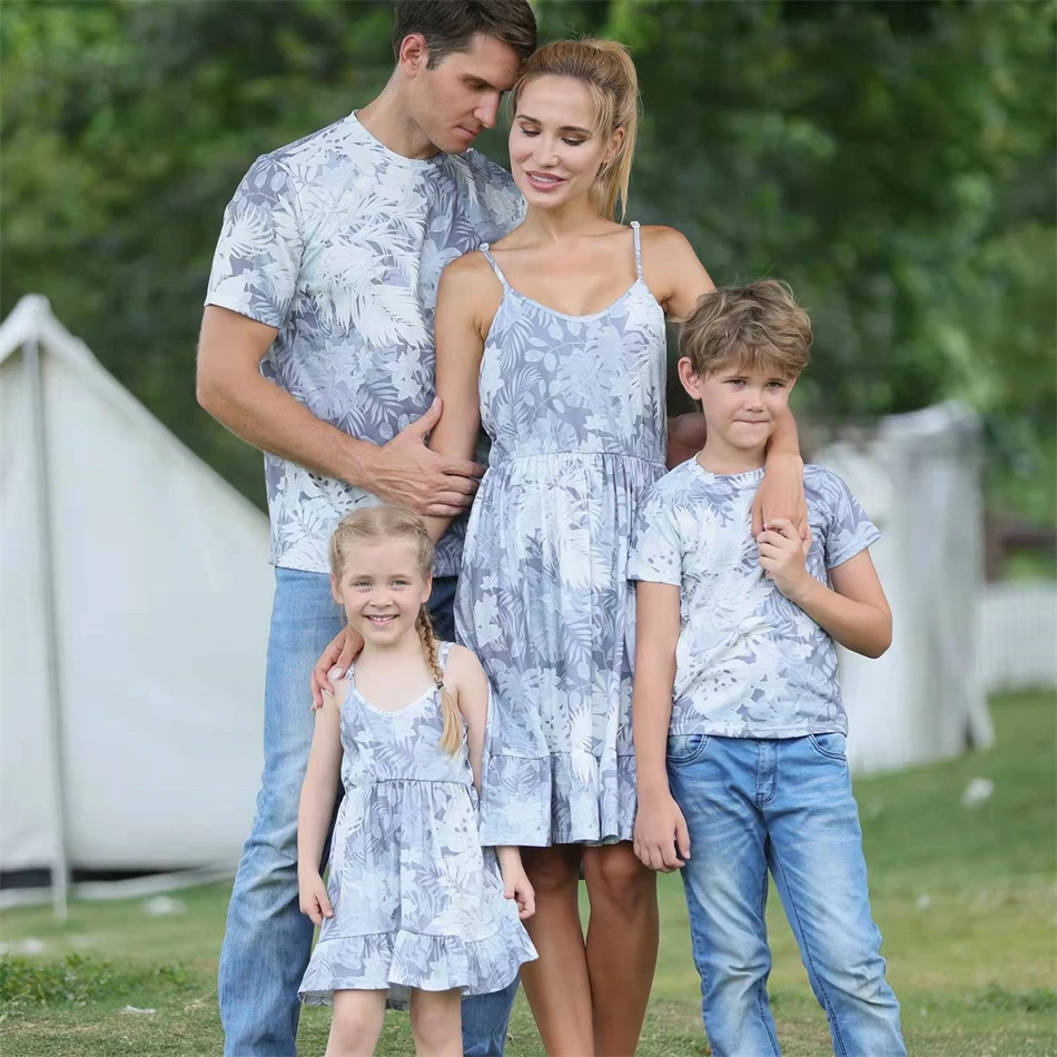 

Fashion Family Matching Outfits Tank Mother Daughter Dresses Mommy and Me Clothes Short Sleeve Father Son T-shirts Summer 2022