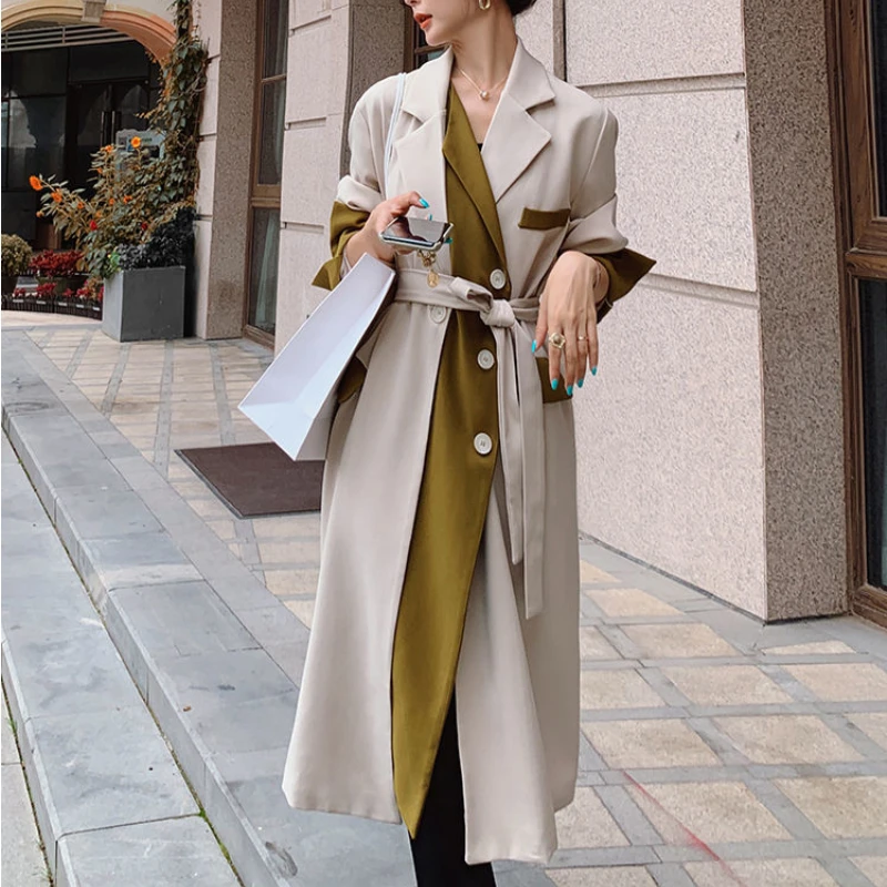 Женское блестящее пальто дизайнерское роскошное с поясом оптом изящное