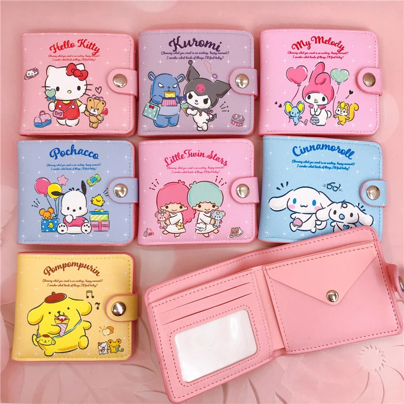 

Кошелек Kawaii Sanrio, новый кошелек My Melody Cinnamoroll Kuromi Kitty из искусственной кожи, повседневный короткий кошелек, милый мультяшный кошелек с кнопками...