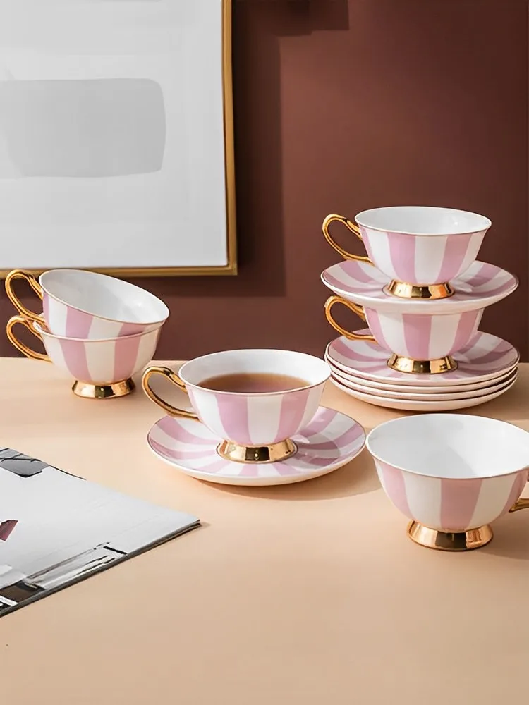 

Pink Ceramic Coffee Tea Cup with Saucer Bone China Coffee Mug British Afternoon Tea Cups Set Water Milk Latte Cup Cafe Drinkware