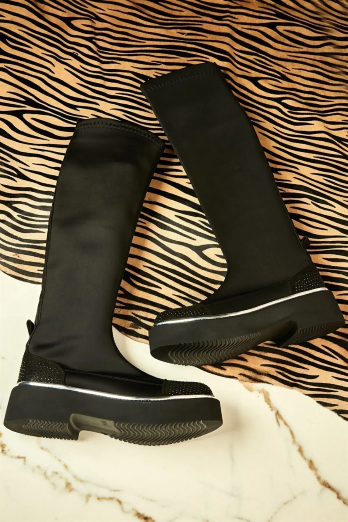 

Женские черные ботинки, Новое поступление, роскошные стильные женские ботинки, дизайнерские удобные женские ботинки на платформе, высокое ...