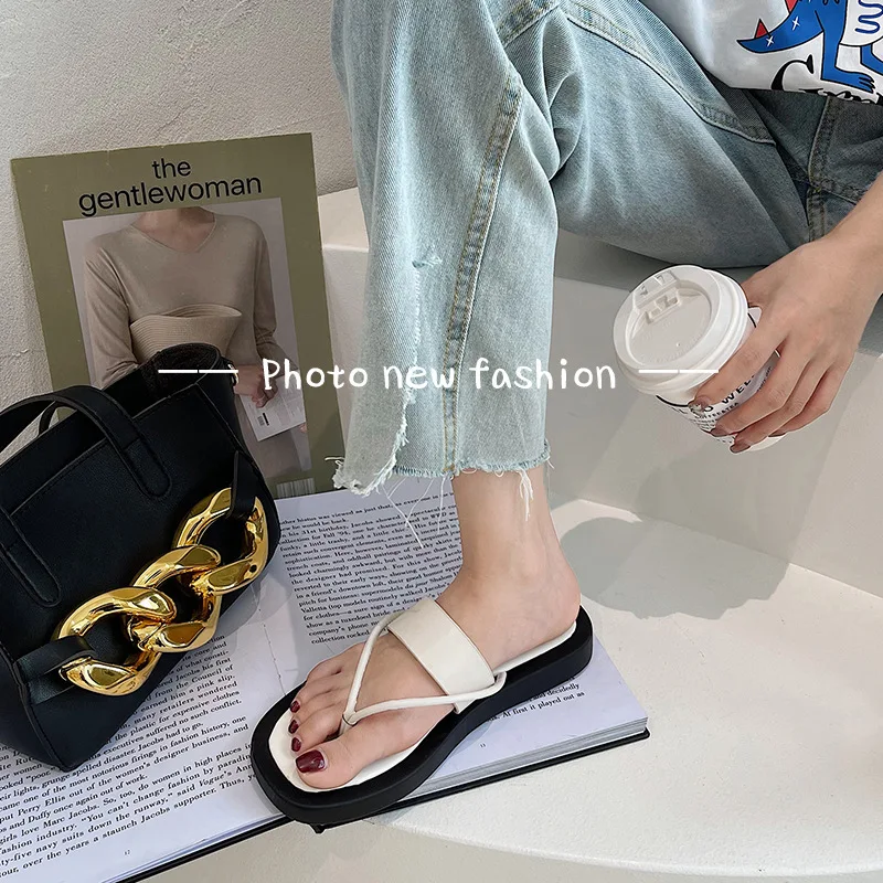 

Summer Sandals and Slippers Fashion Trend Flat-bottomed Flip-flops Simple Comfortable Sand Thick-bottomed All-match Beach Shoes