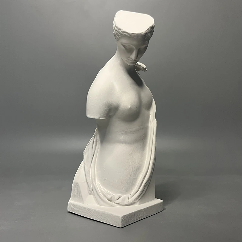 Музей воспроизводит древние греческие скульптуры гипсовые статуи