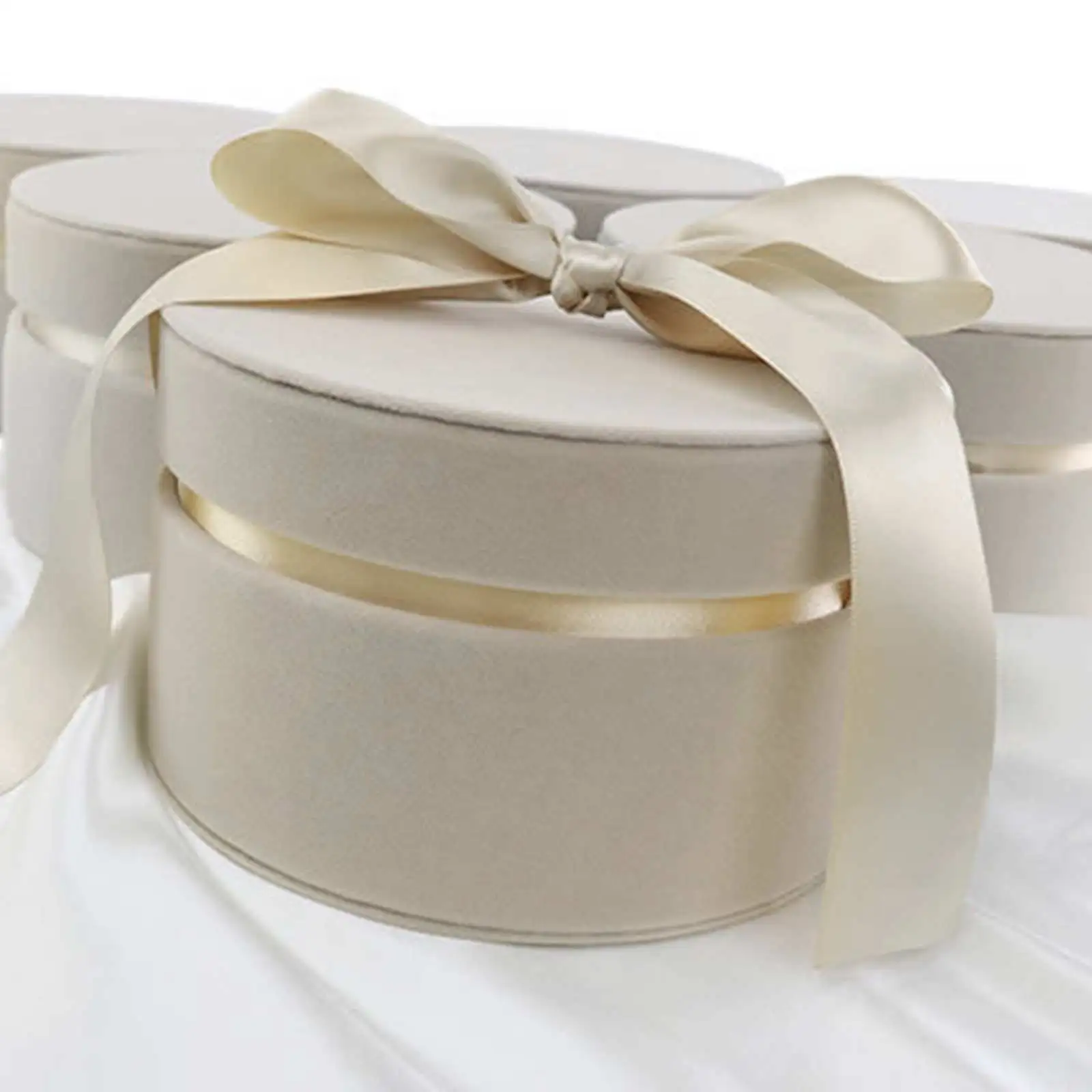 

Round flannel box plush Qi cover wedding candy box wedding baby feast companion gift box gift