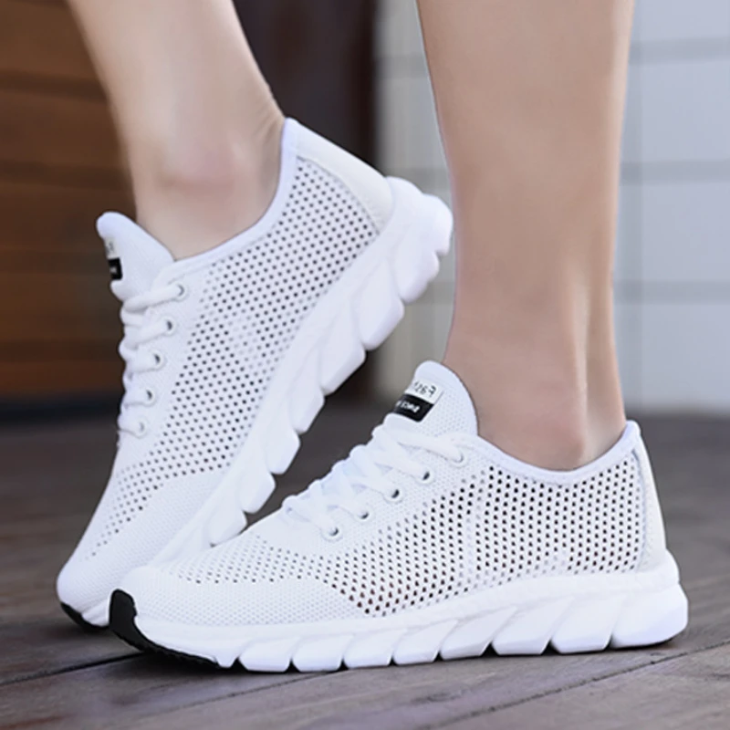 Fahsion Sneakers for Women Breathable Mesh Light Hiking Running Flat Shoe Solid Color Lace Up Gymnasium Sport Footwear In Summer