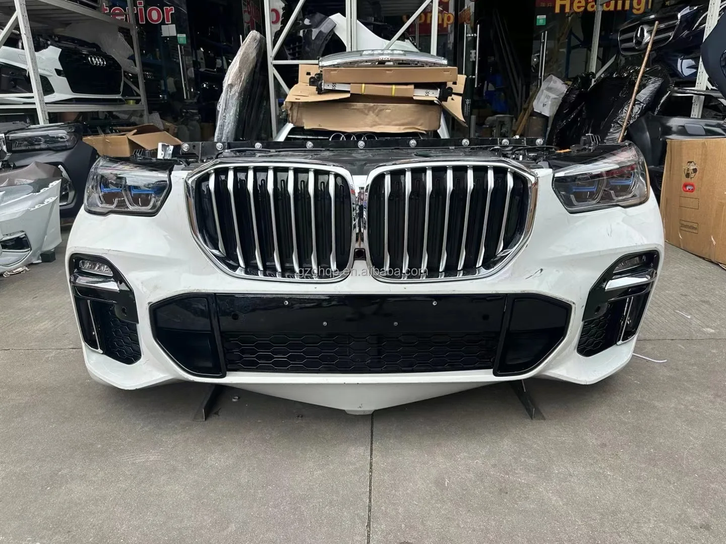 Фото Передний бампер в сборе для BMW X5 G05 с комплектом фар, вентилятором охлаждения, решеткой радиатора и средней решеткой, комплект обвеса №3