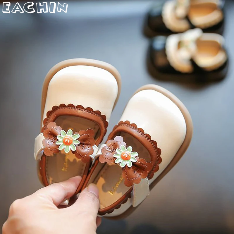 

Кожаные туфли принцессы для маленьких девочек, модные туфли из лакированной кожи на плоской подошве для девочек, детские красивые туфли с цветочным принтом для танцев