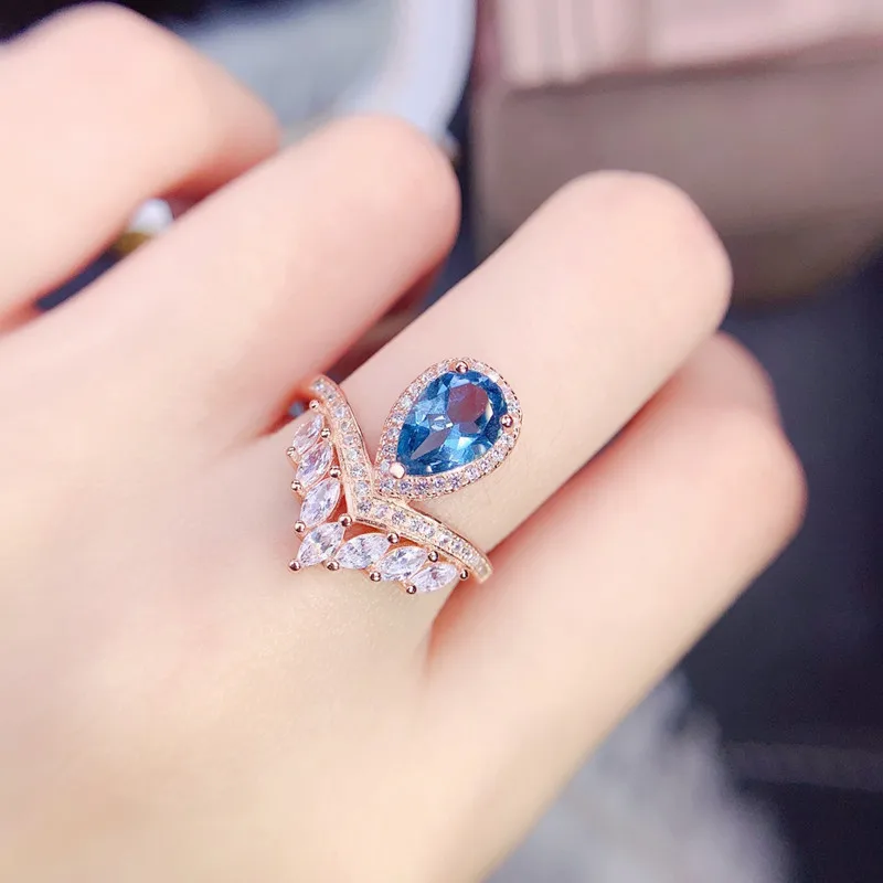 Женское кольцо в виде короны из натурального голубого топаза карата J224191 |