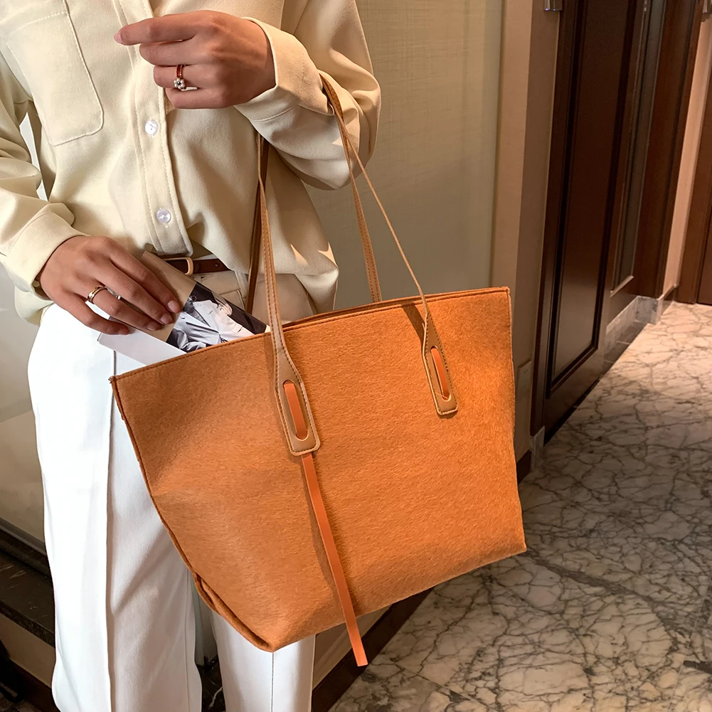 

Сумка-тоут женская из фетра, модная однотонная Сумка-тоут из искусственной кожи с асимметричным ремешком, вместительный дорожный шоппер с р...