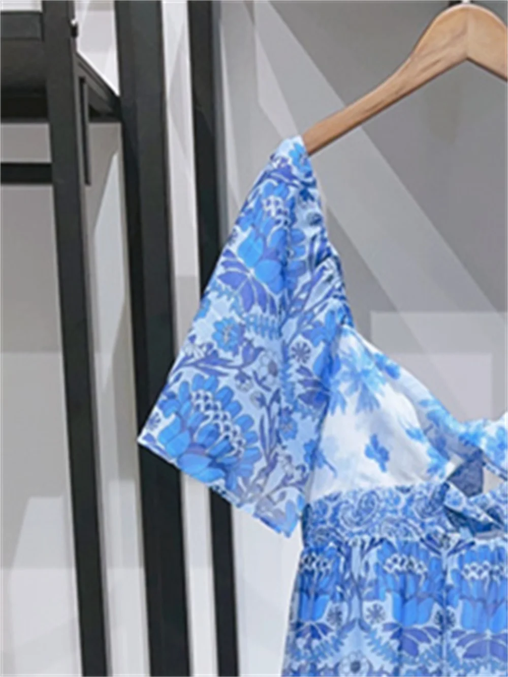 Summer 2023 New Women Printed Patchwork Twisted Open Back Dress Ladies V-Neck Ruffle Sleeve A-Line Elegant Temperament Robe