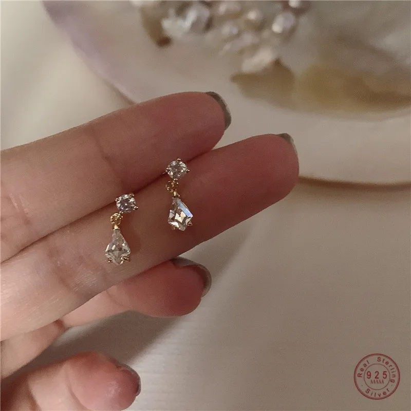 

Женские серьги из серебра 925 пробы с японскими кристаллами в форме капли воды
