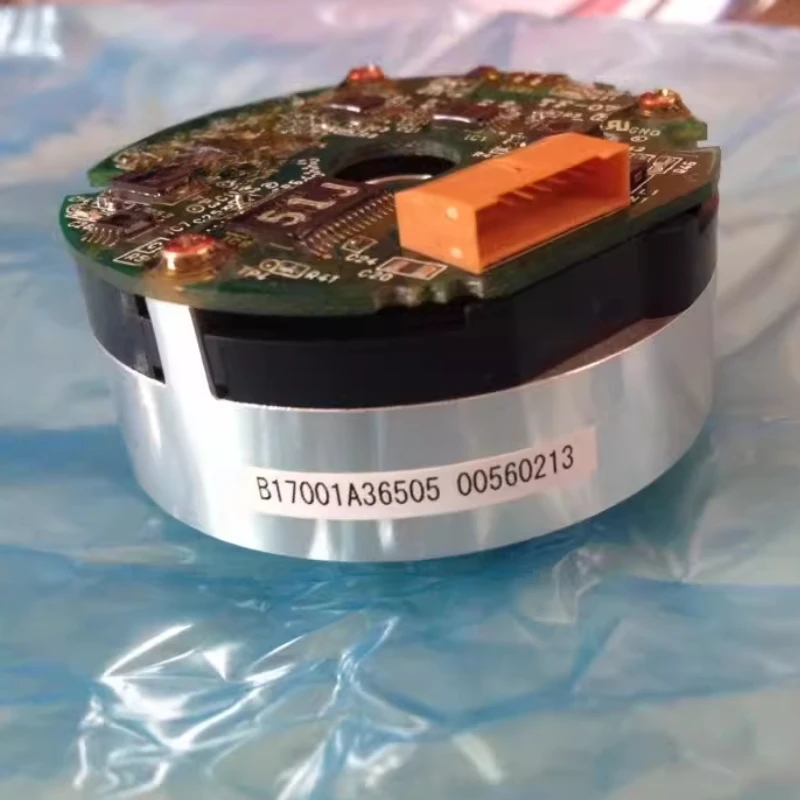 Новый кодировщик серводвигателя UTSIH-B17CK Yaskawa ускоренная доставка