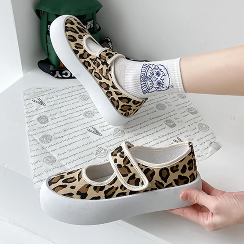 

Leopard Canvas Shoes Ladies Velcro Mary Jane White Shoes Retro Platform Sneakers Cozy Round Head Nursing Shoes for Women Zapatos