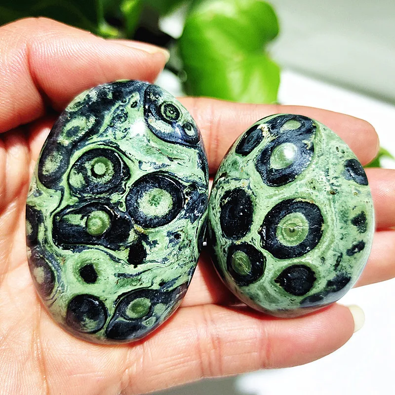 

Natural Stone Peacock's Eye Palm The wiza Play Stone Spiritual Meditation Cure Yoga Exercise Feng Shui Crystal Room Ornament