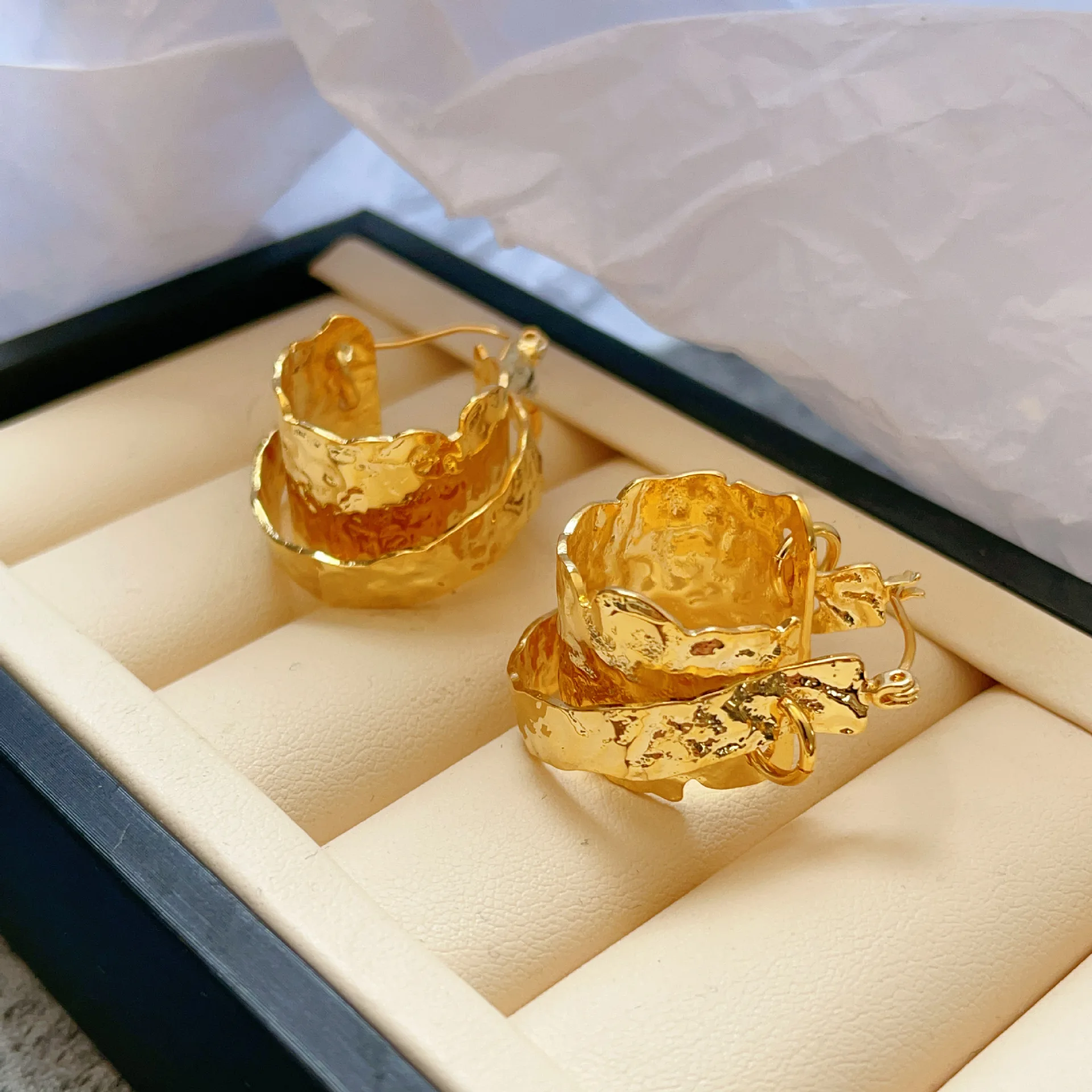 

European and American Retro Earrings for Women Irregular Grain Earrings Female Fashion Metal Jewelry Gifts