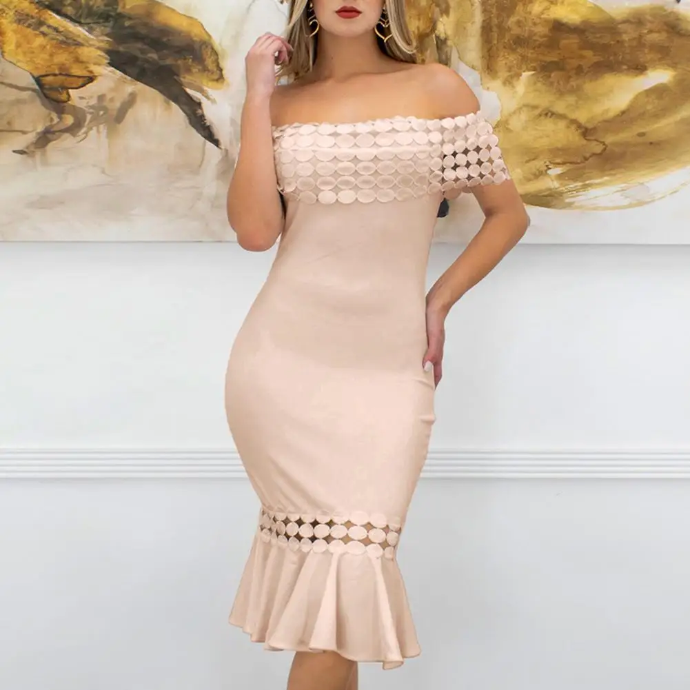 Летнее женское платье средней длины элегантное соблазнительное облегающее со