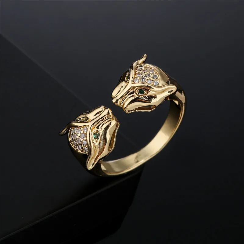 

2021 новый продукт поступает на рынок: кольцо с двойной головкой и Цирконом в форме леопарда с медным покрытием из 18-каратного золота; cr