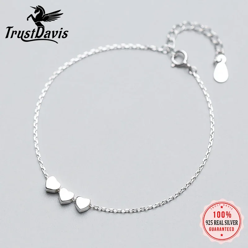 Браслет из серебра 925 пробы с сердечками DS1414