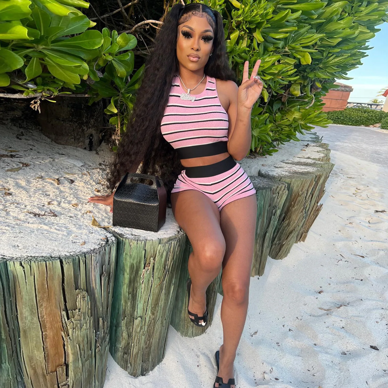 Костюм спортивный женский из двух предметов с принтом в полоску