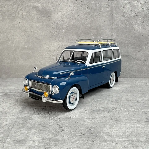 Статичная модель автомобиля PV445 Duett синего цвета из металла 1/18