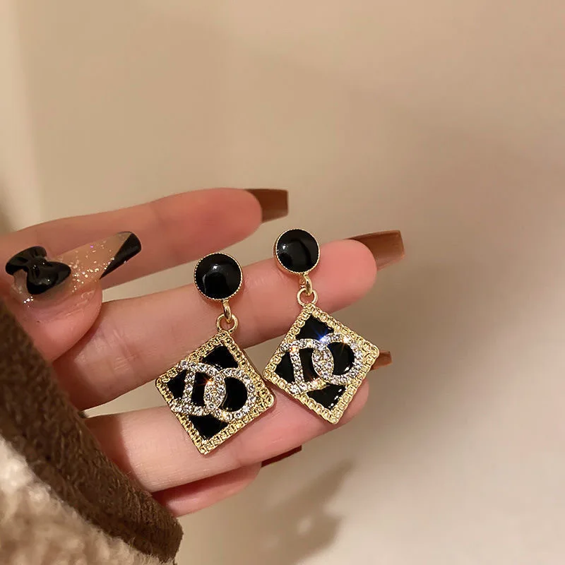 

Female Shiny Luxury Black WhiteCrystal Stud Earrings For Women Classic Zircon Square Earrings Vintage Gold Color Jewelry Gifts