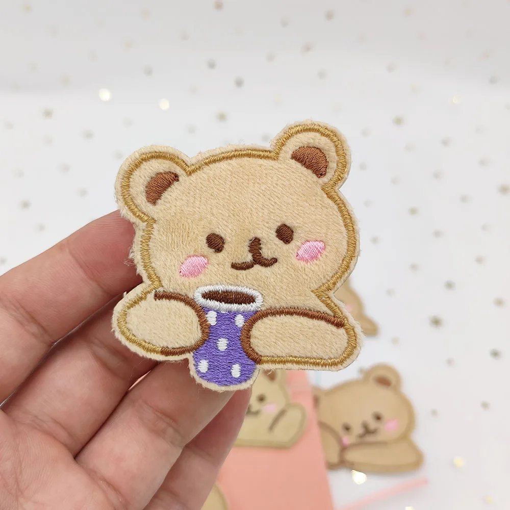 Симпатичная вышивка мультяшного медведя наклеиваемая термоклейкая нашивка